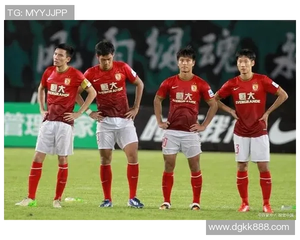 重庆足球队的奋进之路:从低谷到辉煌的纪实故事 重庆足球队的奋进之路:从低谷到辉煌的纪实故事